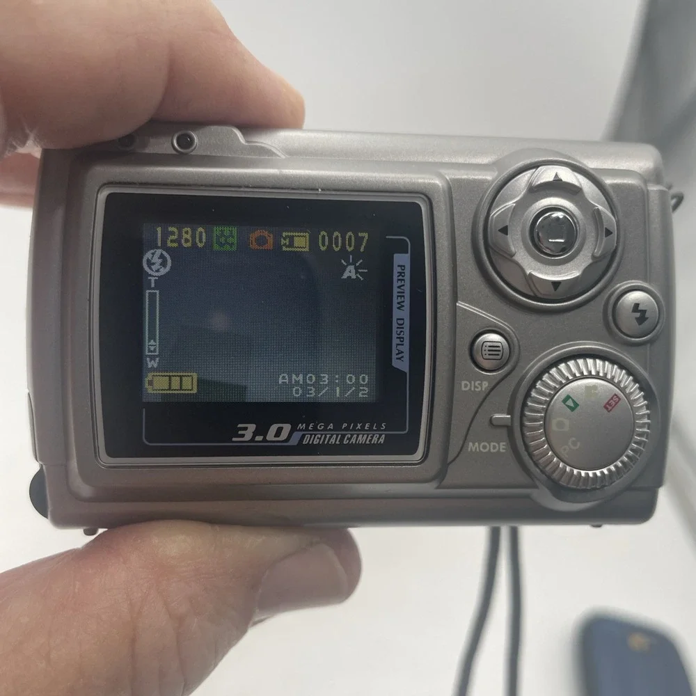 DXG-308 Ultra Compact Digital Camera 3.0MP Silver Point Shoot +Battery+Case